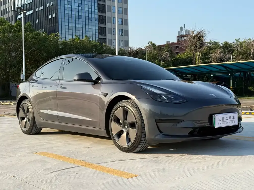 Tesla Model 3 — фото 9