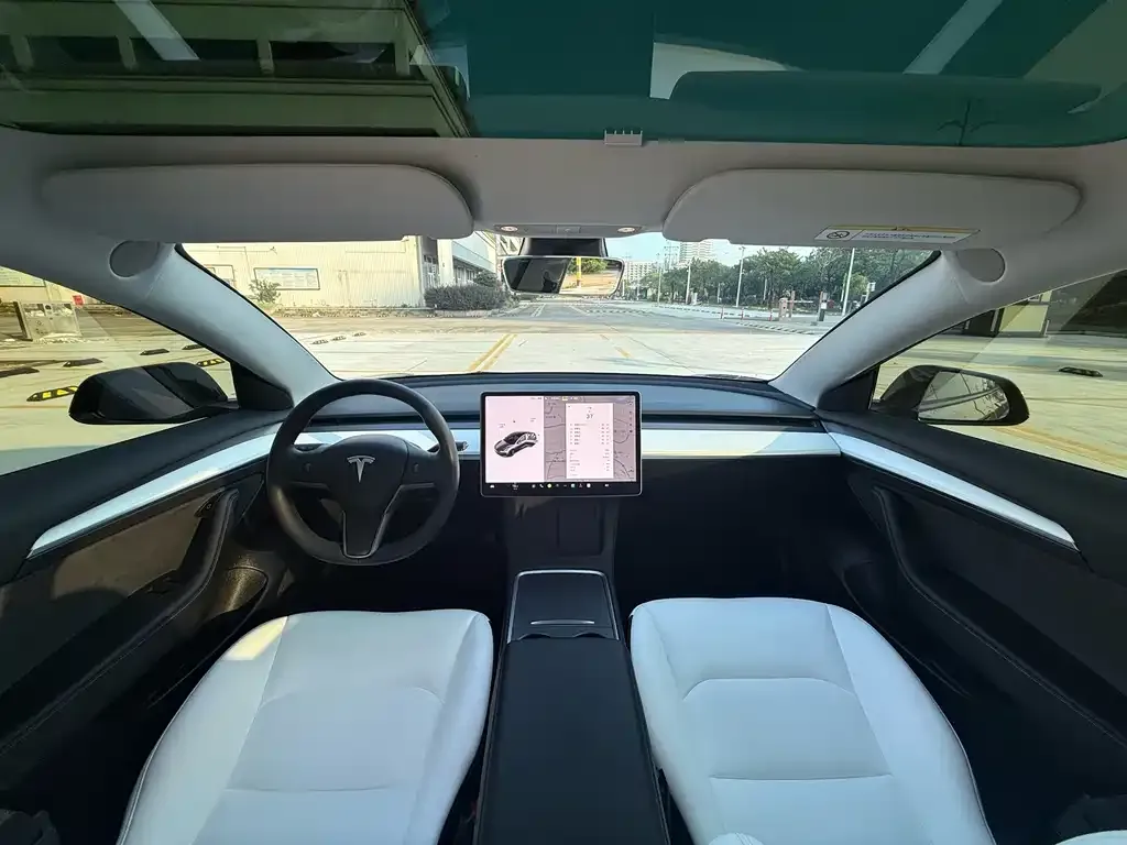 Tesla Model 3 — фото 10