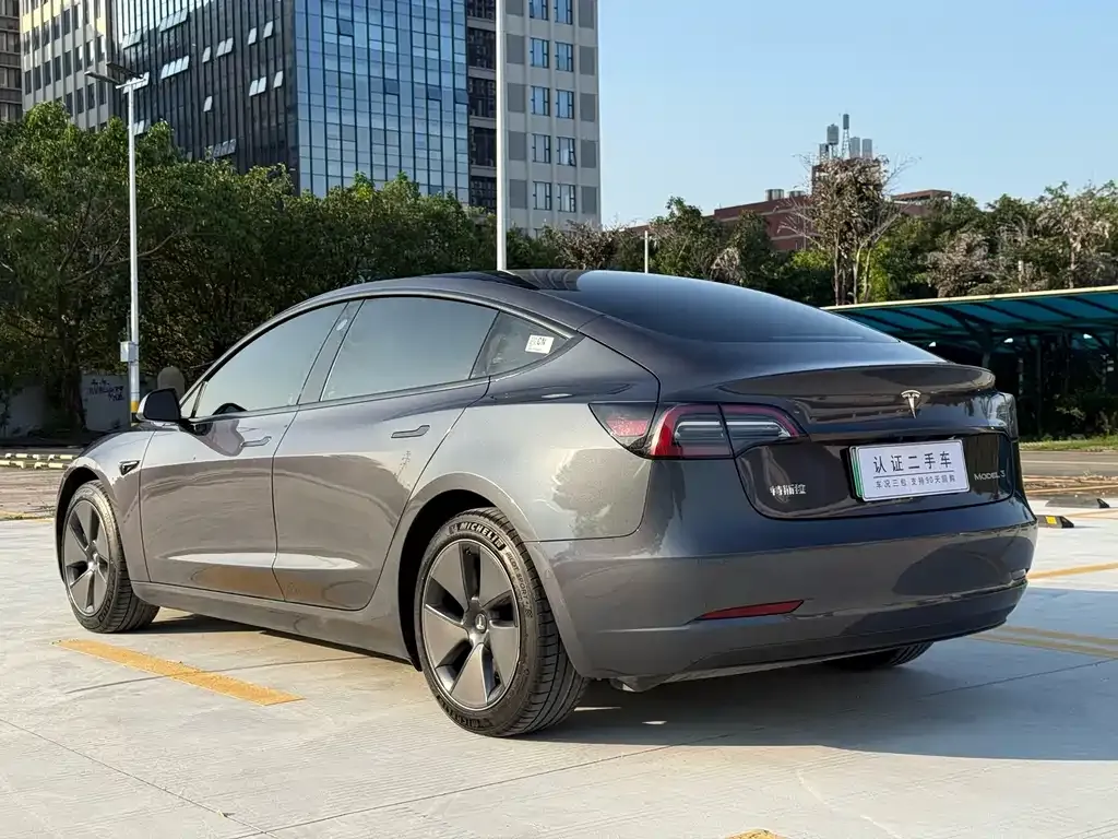 Tesla Model 3 — фото 8