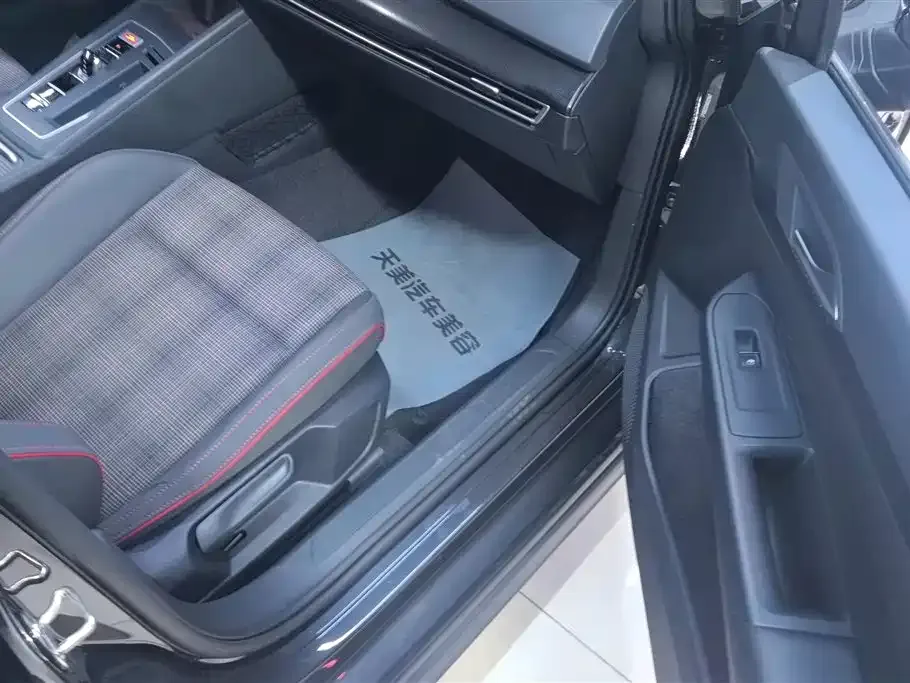 Volkswagen Golf GTI — фото 9