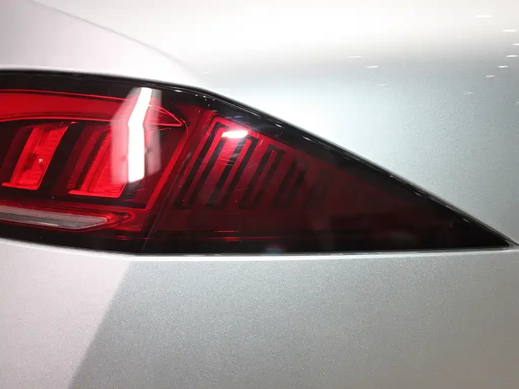 Roewe D7 — фото 4
