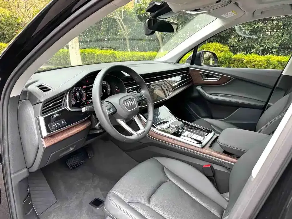 Audi Q7 2023 из CN, фото 7