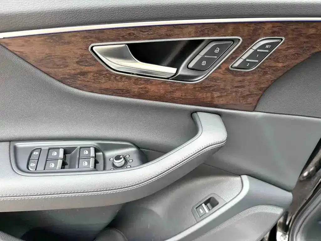 Audi Q7 2023 из CN, фото 4