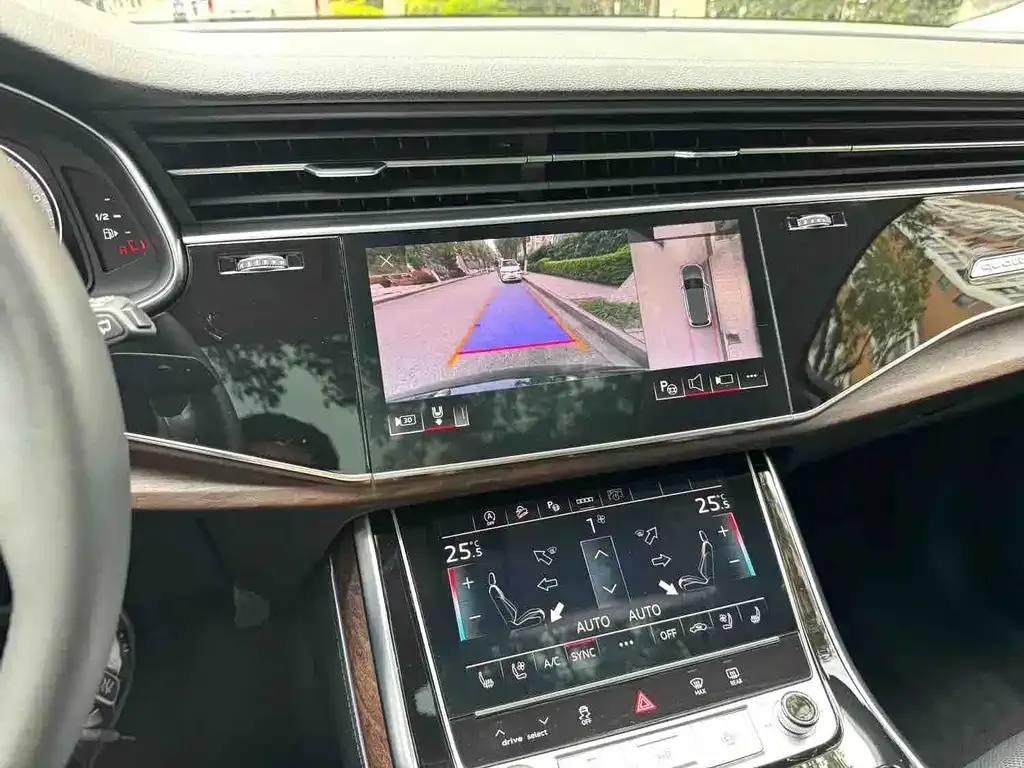 Audi Q7 2023 из CN, фото 5