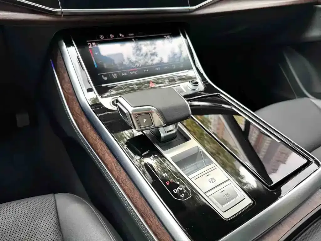 Audi Q7 2023 из CN, фото 2