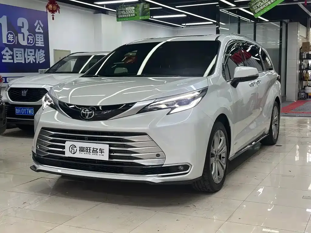 Toyota Sienna — фото 1