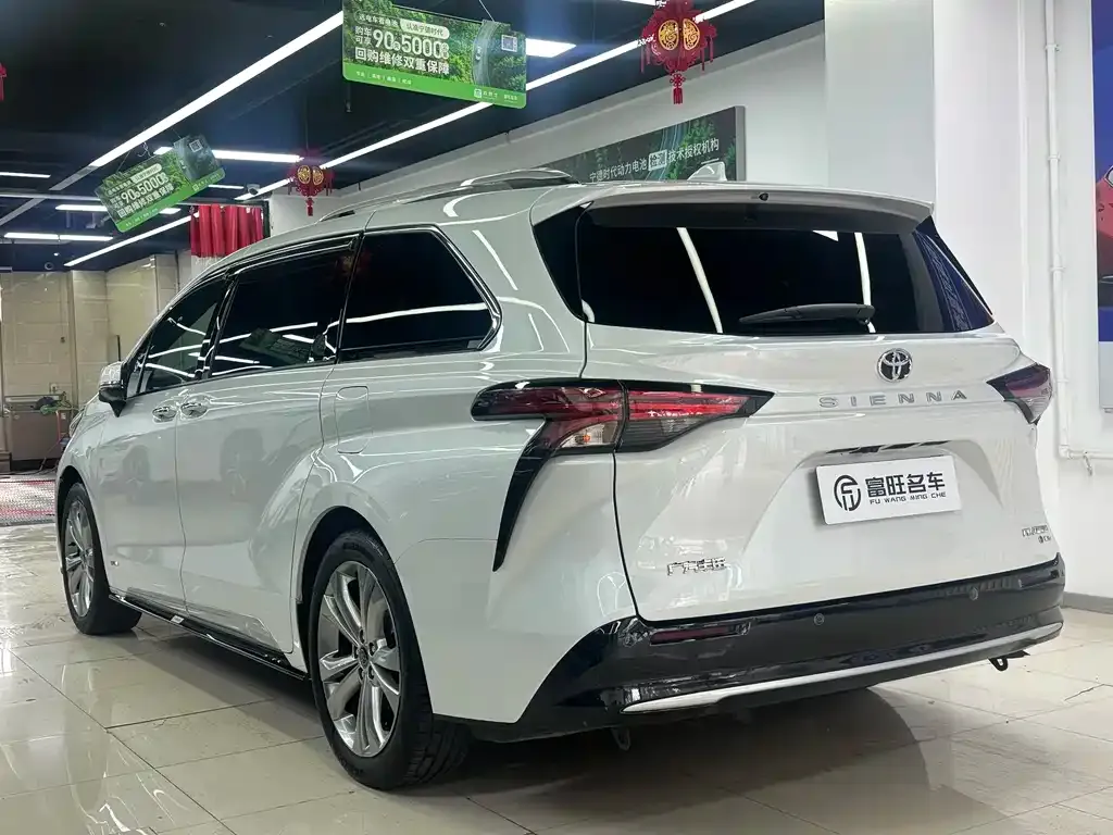 Toyota Sienna — фото 10