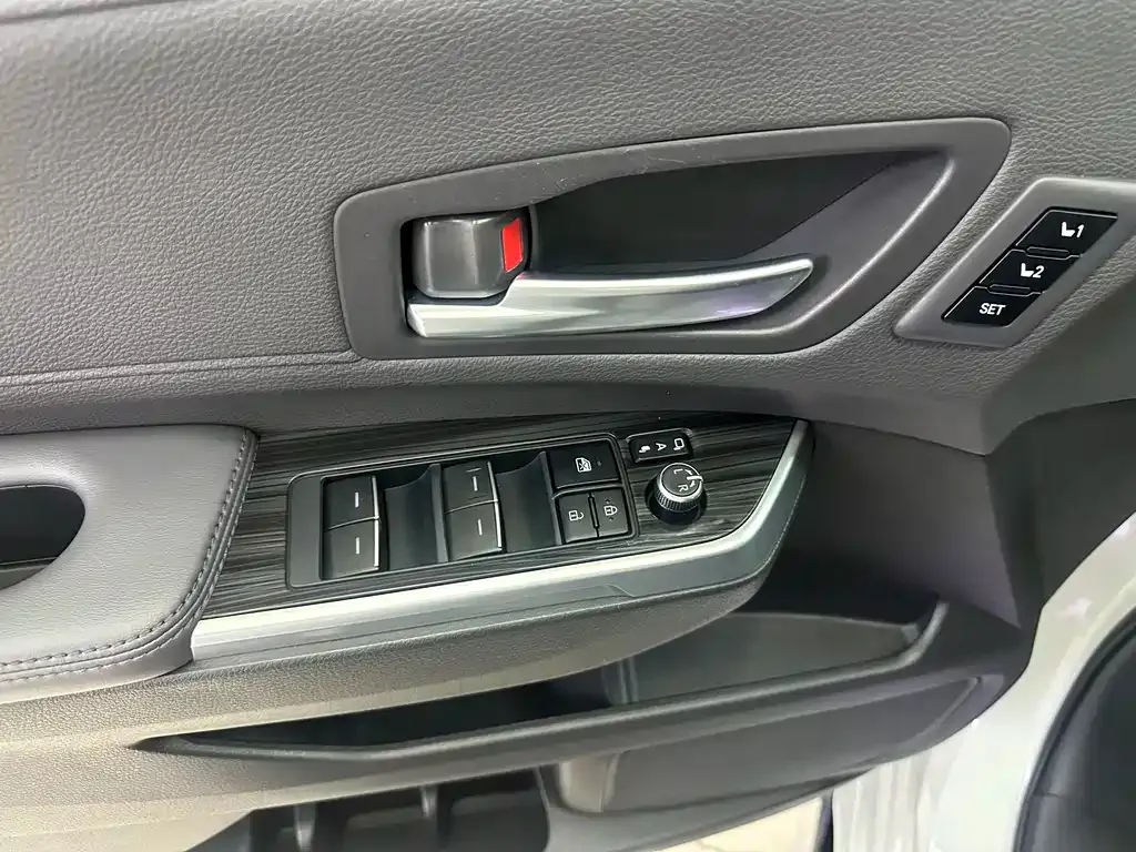 Toyota Sienna — фото 2
