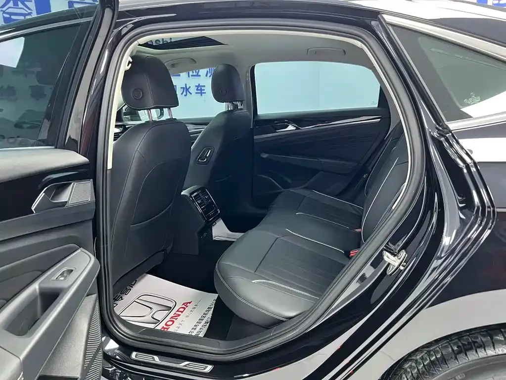 Volkswagen Passat — фото 10