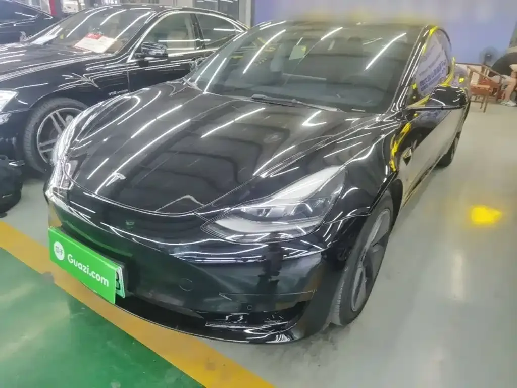 Tesla Model 3 — фото 1