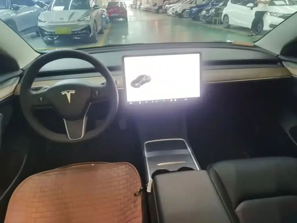 Tesla Model 3 — фото 5