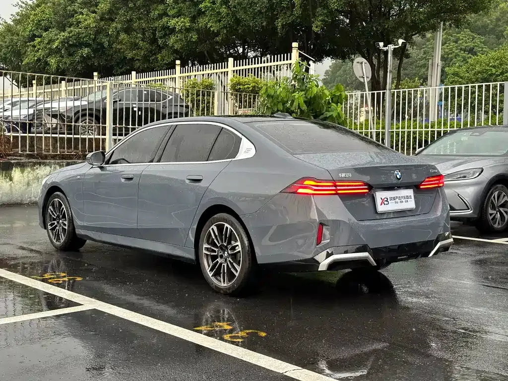 BMW 5 Series — фото 10