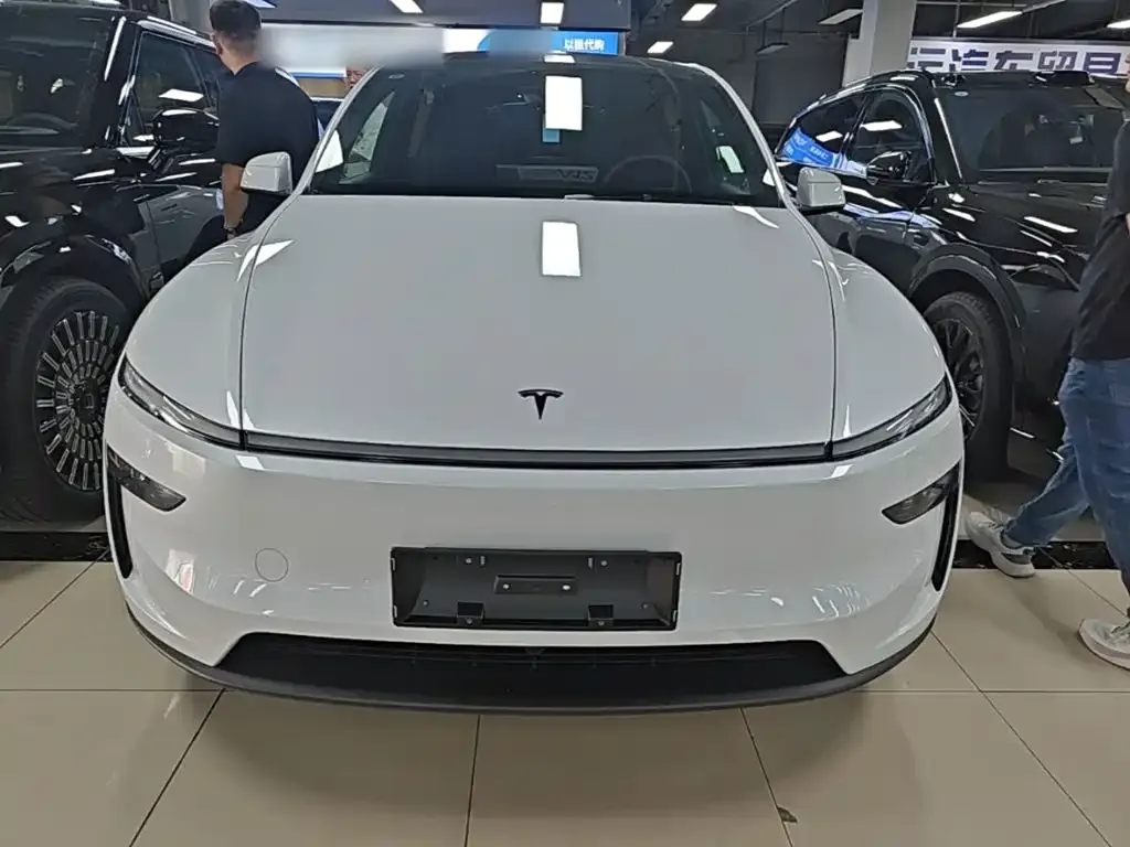Tesla Model Y L — фото 7