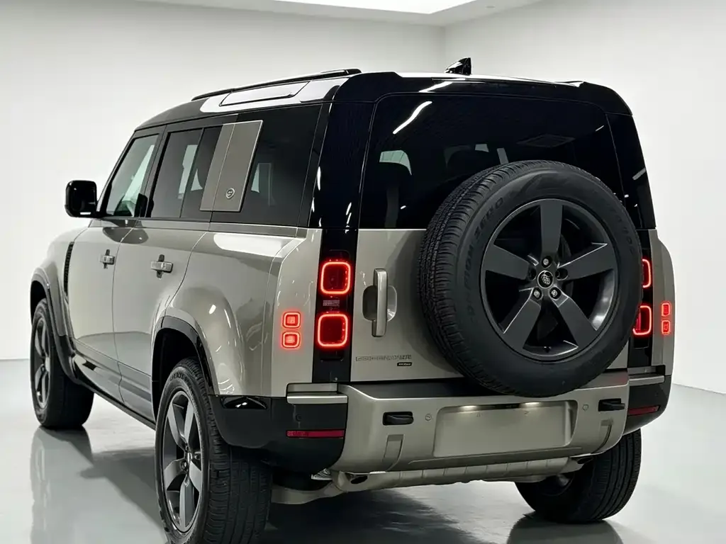 Land Rover Defender — фото 6