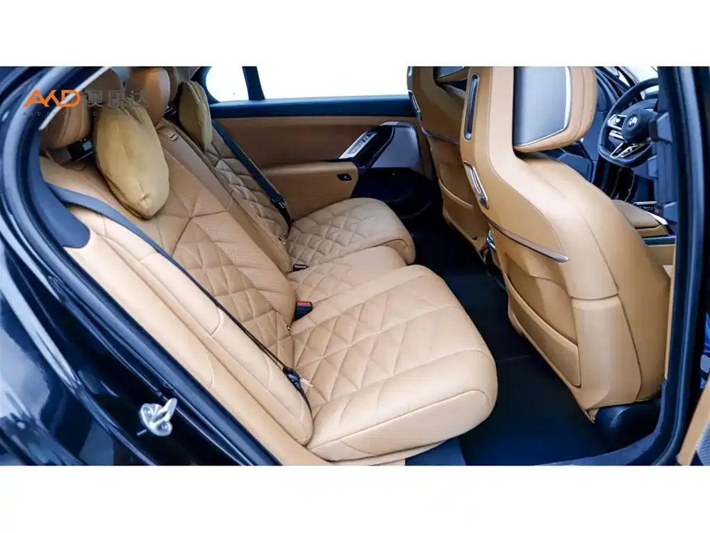 BMW 7 Series — фото 10