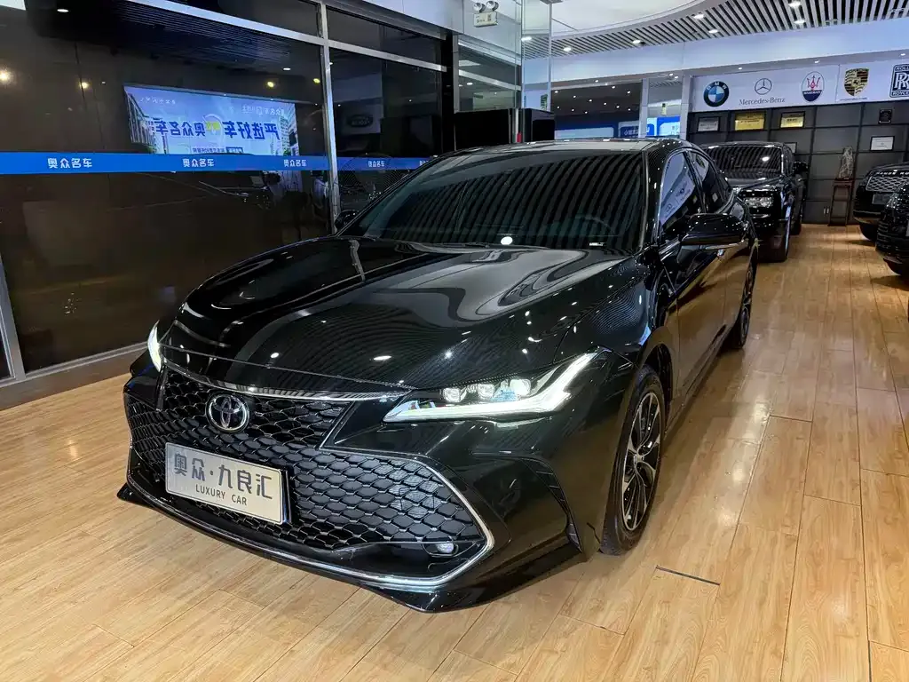 Toyota Avalon — фото 1