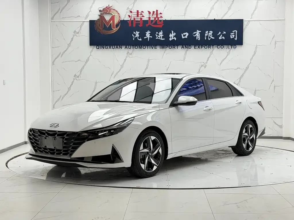 Hyundai Elantra — фото 1