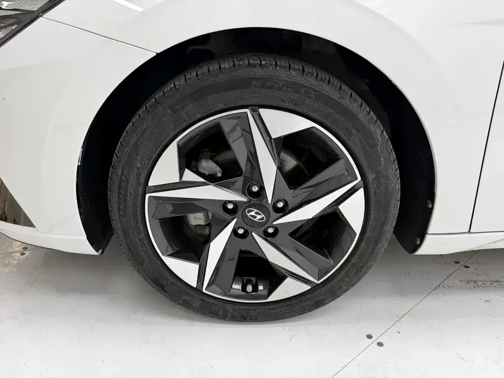 Hyundai Elantra — фото 4