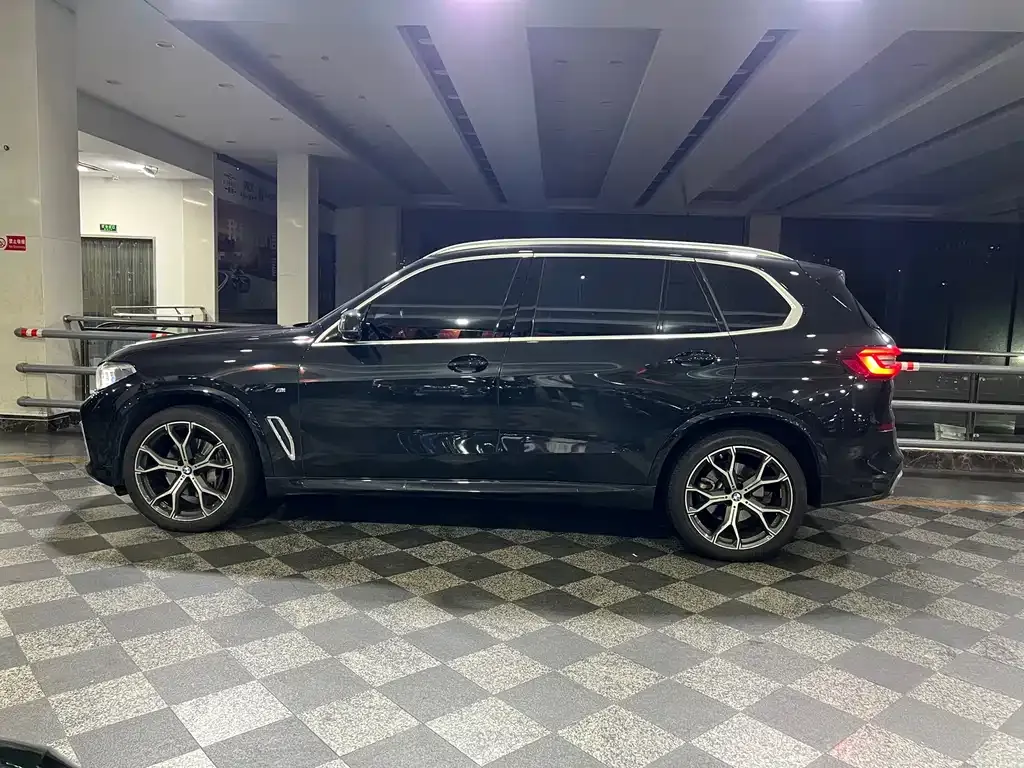 BMW X5 — фото 9