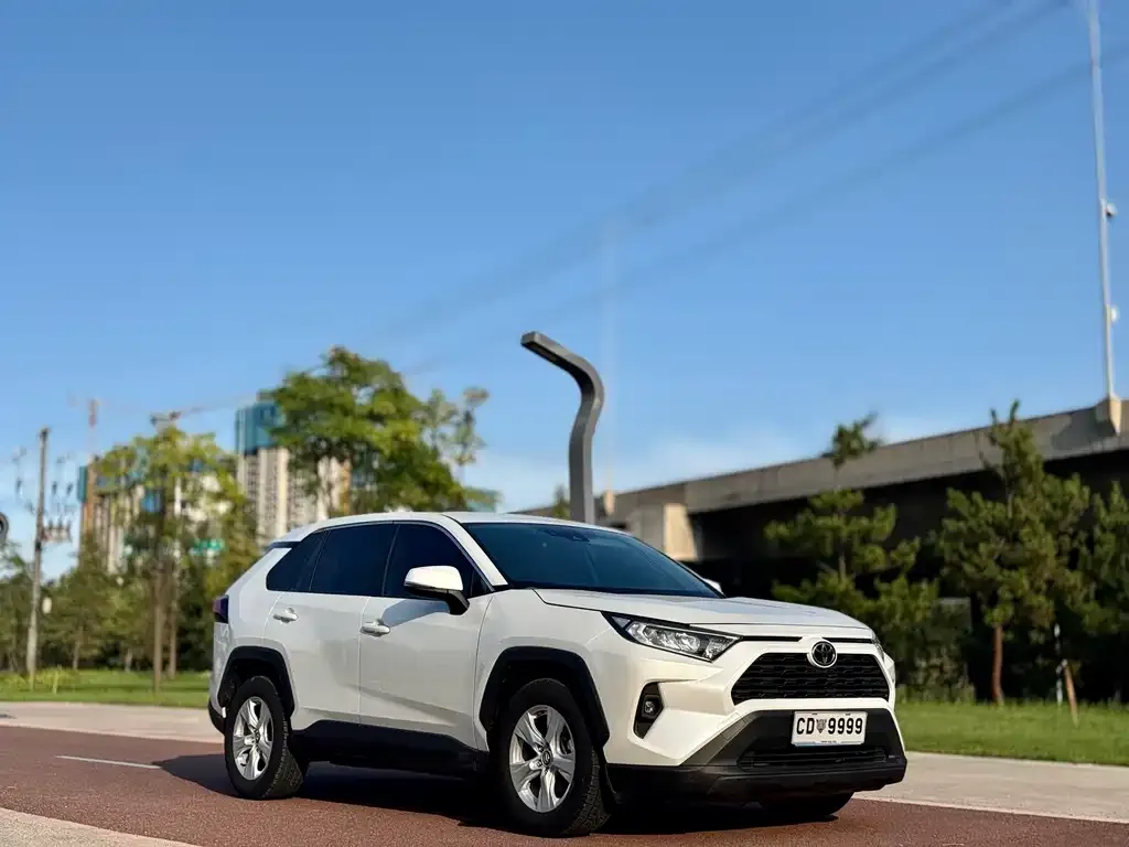 Toyota RAV4 2024 из CN, фото 5