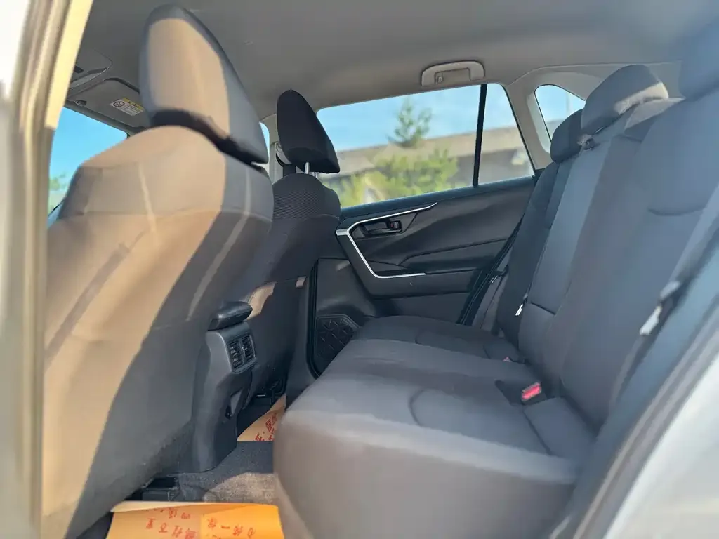 Toyota RAV4 2024 из CN, фото 3