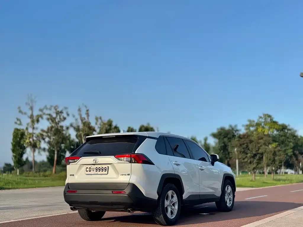Toyota RAV4 2024 из CN, фото 4