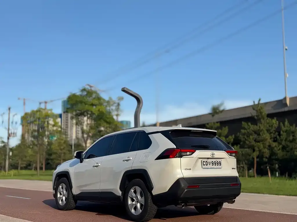 Toyota RAV4 2024 из CN, фото 8
