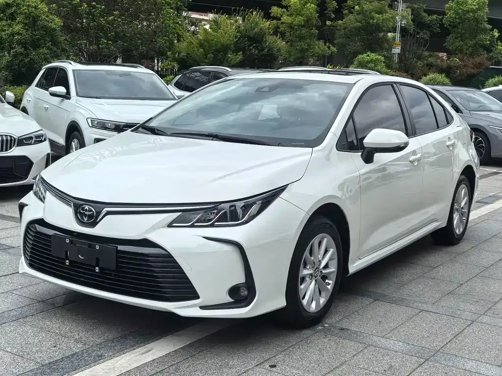 Toyota Corolla — фото 1