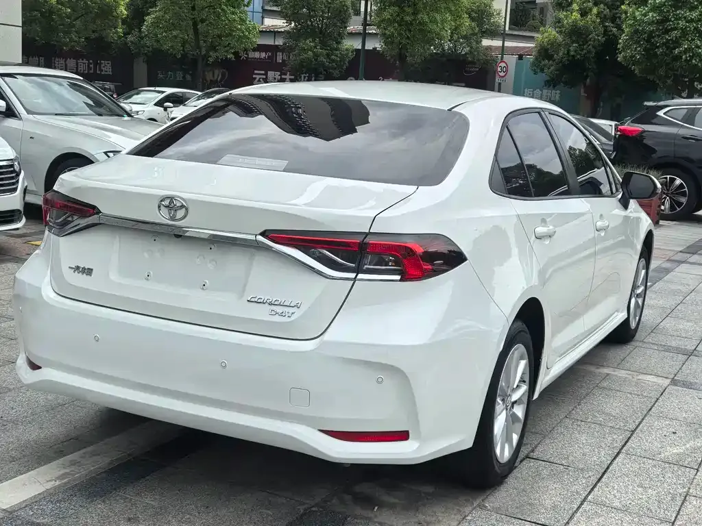 Toyota Corolla — фото 5