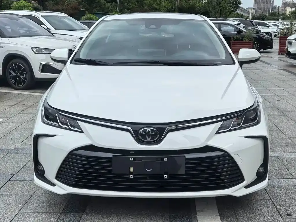 Toyota Corolla — фото 7