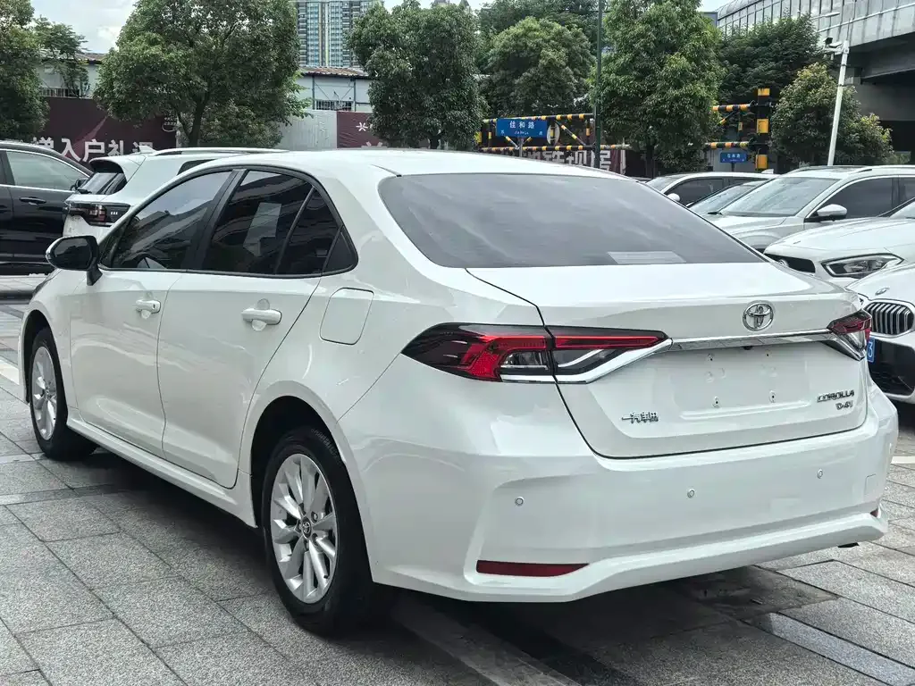 Toyota Corolla — фото 9