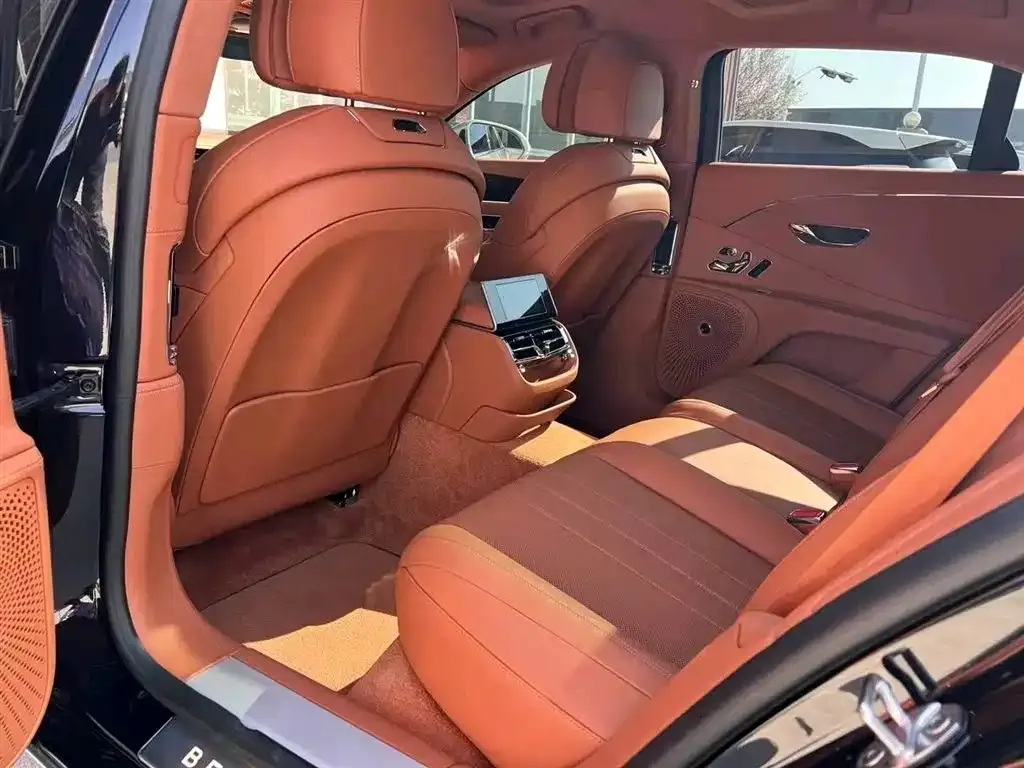 Bentley Flying Spur — фото 2