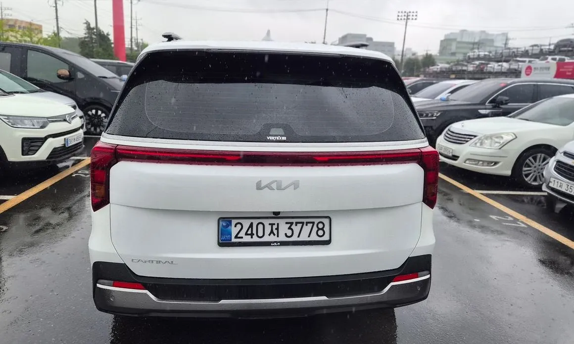 Kia Carnival — фото 10