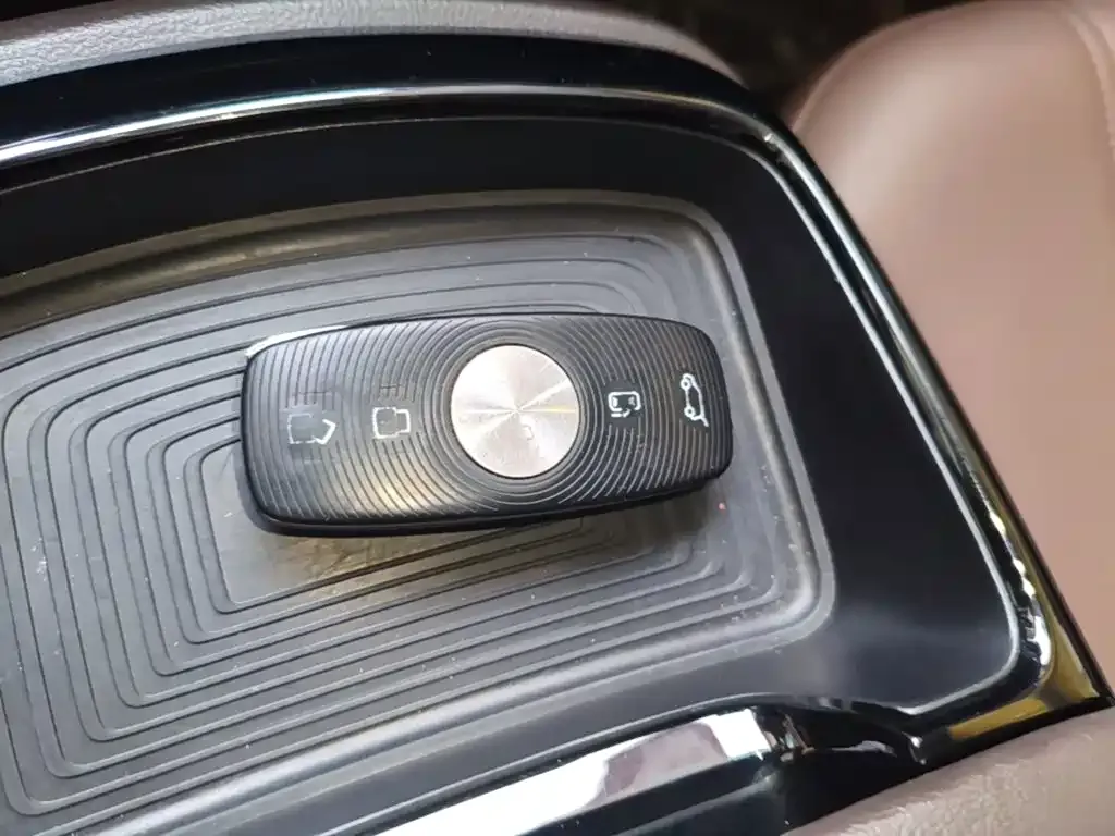 Roewe iMAX8 — фото 2