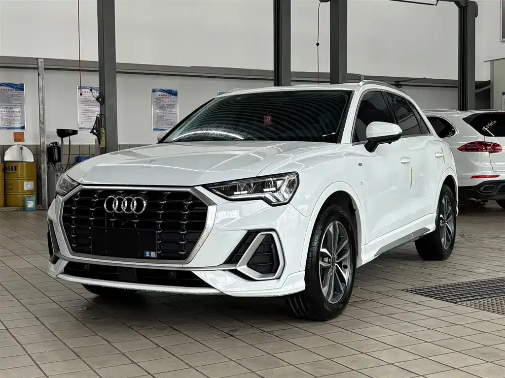 Audi Q3 — фото 1