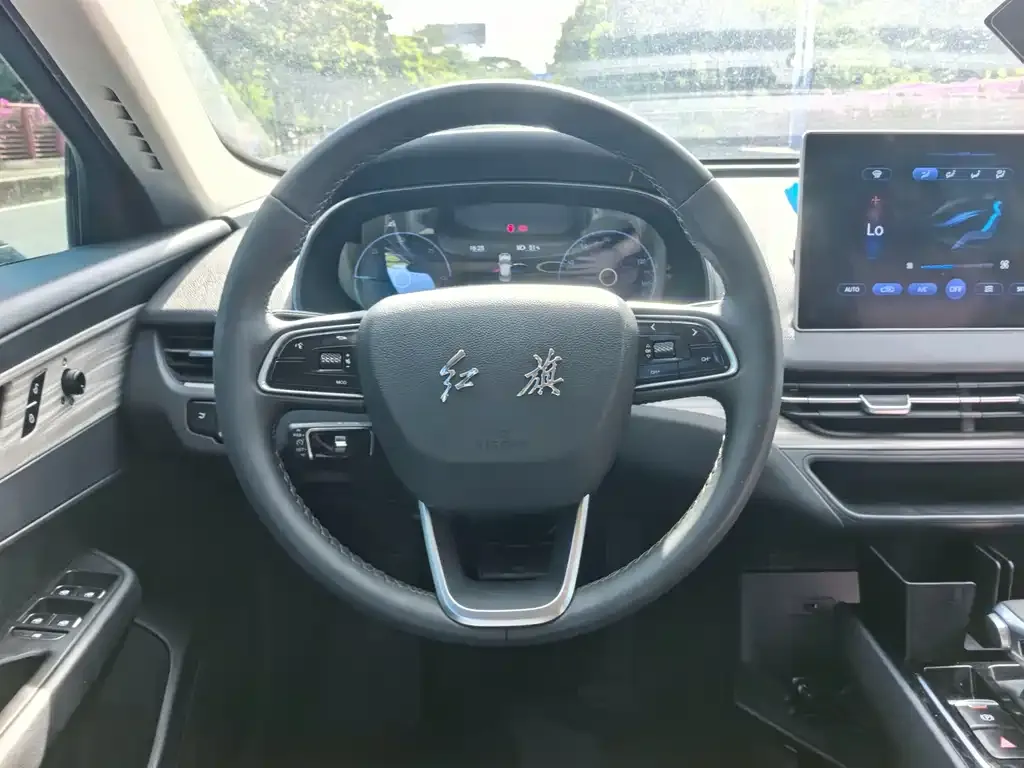 Hongqi E-QM5 — фото 4