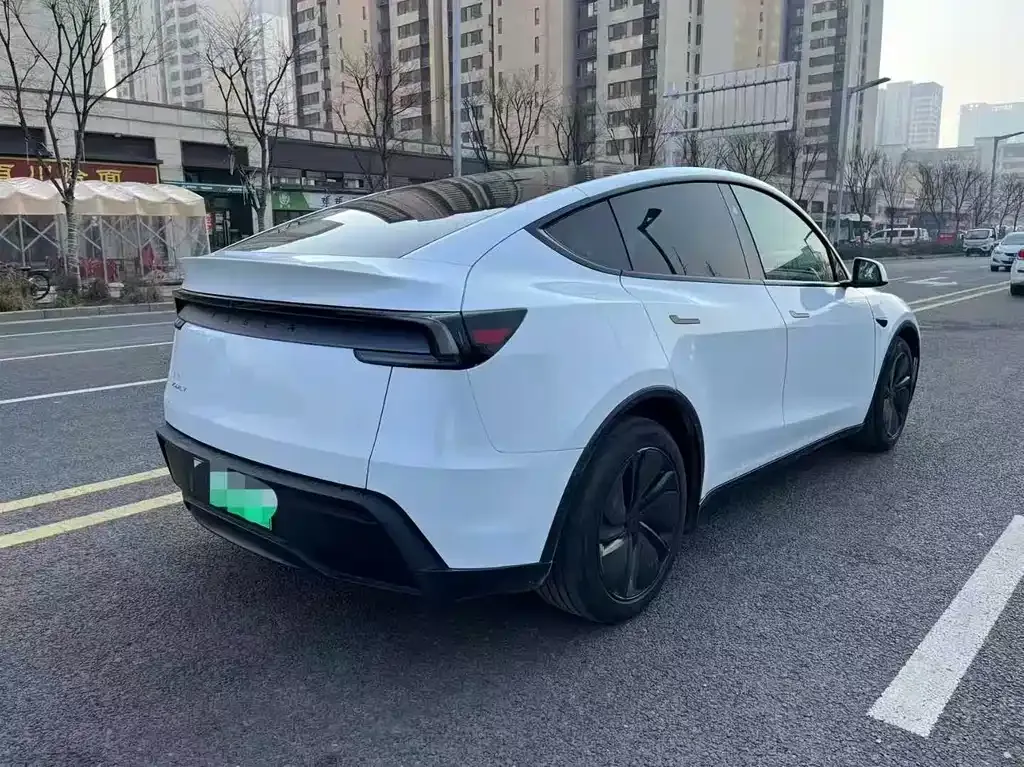 Tesla Model Y — фото 7