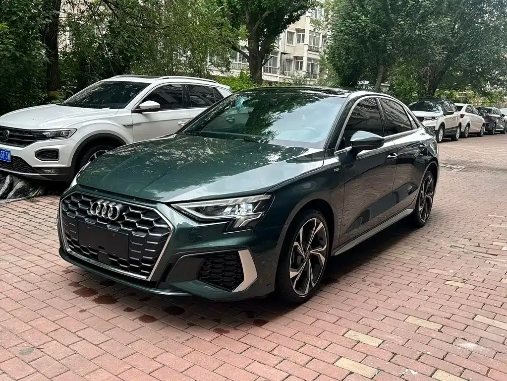 Audi A3 — фото 1