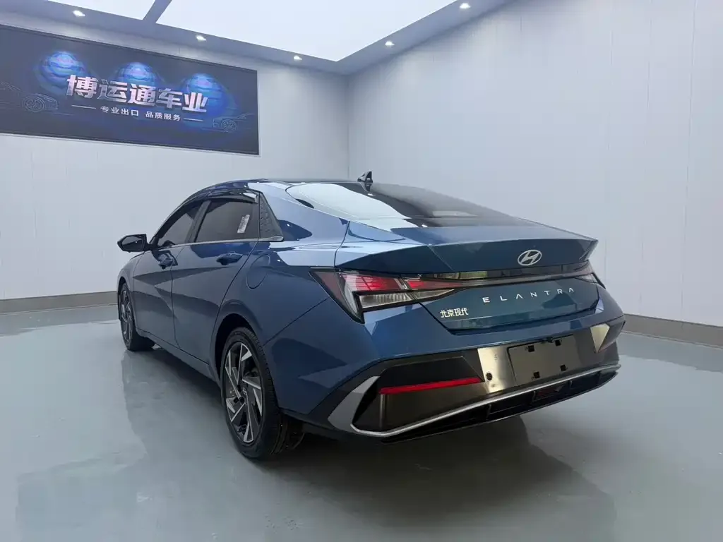 Hyundai Elantra — фото 2