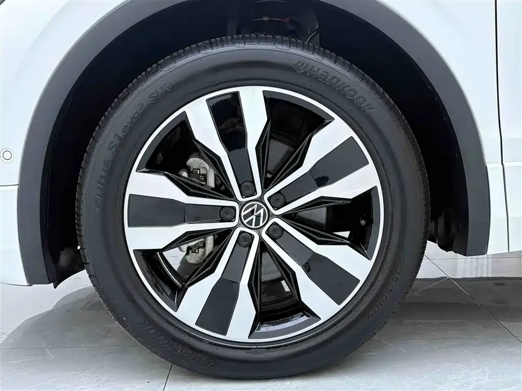 Volkswagen Tiguan L — фото 6