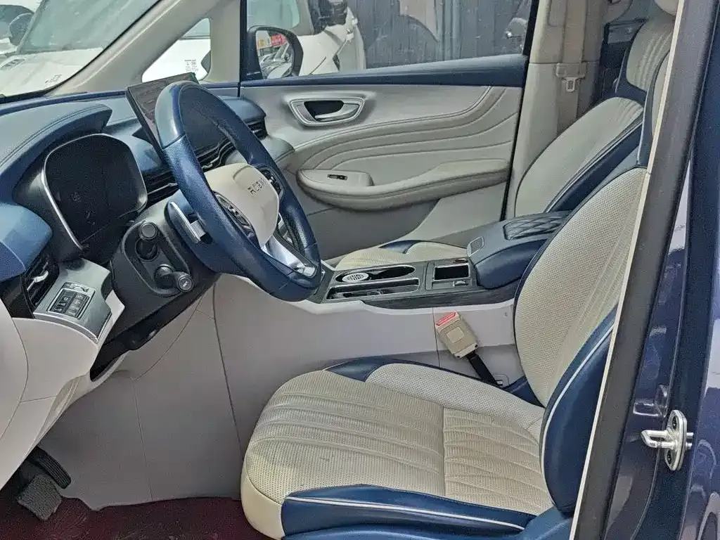 Roewe iMAX8 — фото 9