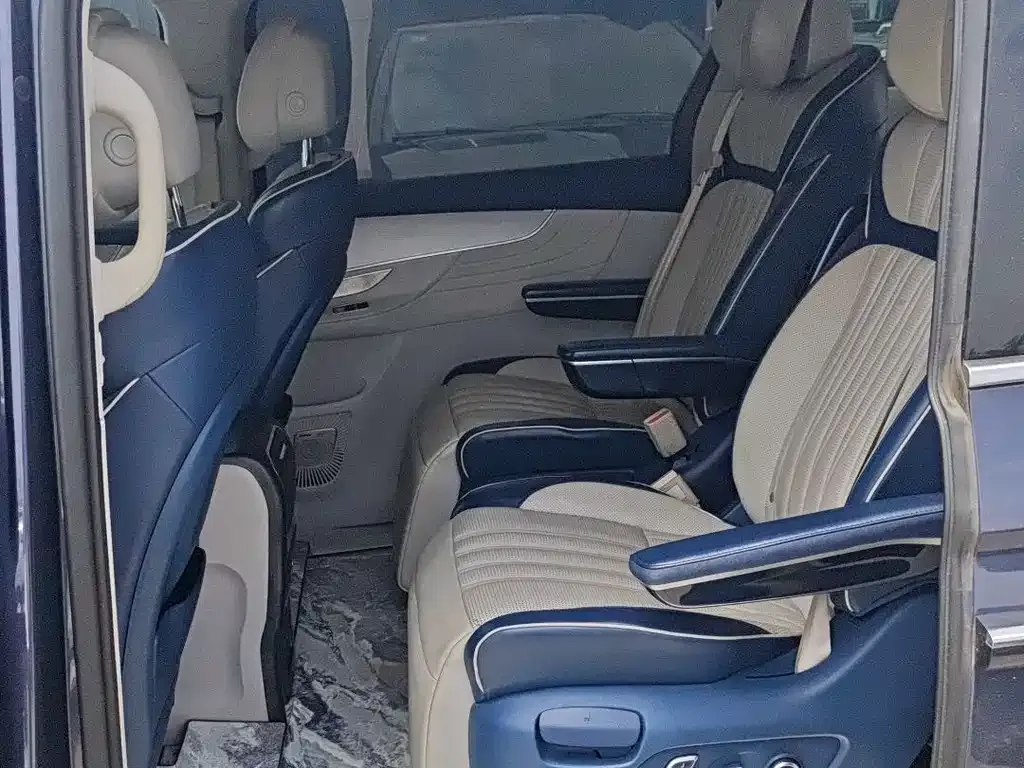 Roewe iMAX8 — фото 2