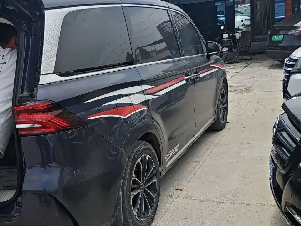 Roewe iMAX8 — фото 3