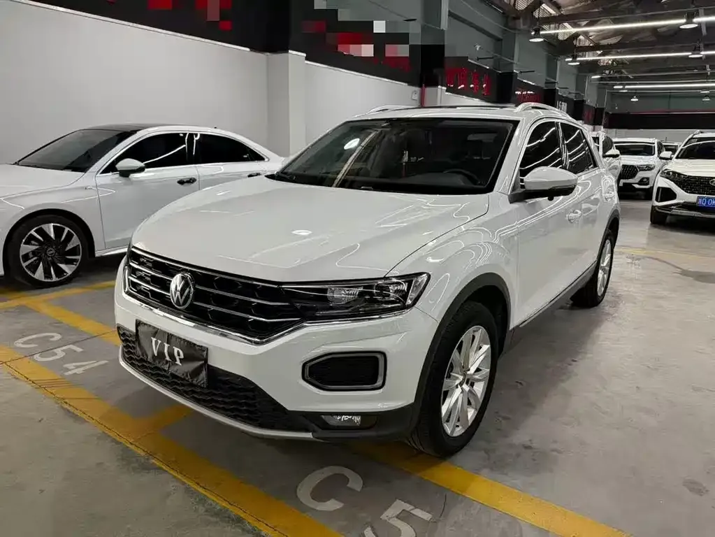 Volkswagen T-Roc — фото 1