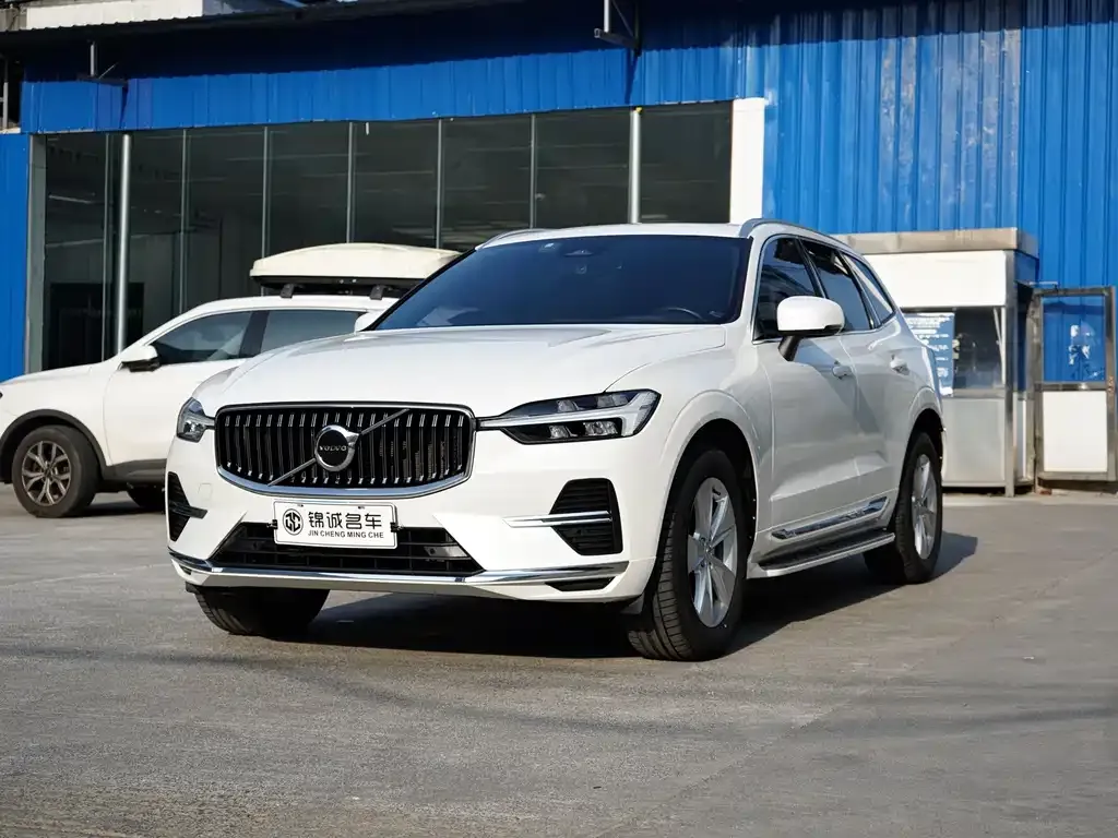Volvo XC60 — фото 1