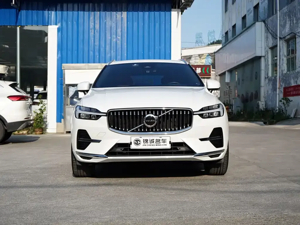 Volvo XC60 — фото 10