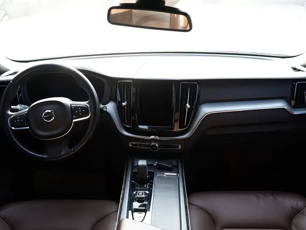 Volvo XC60 — фото 2