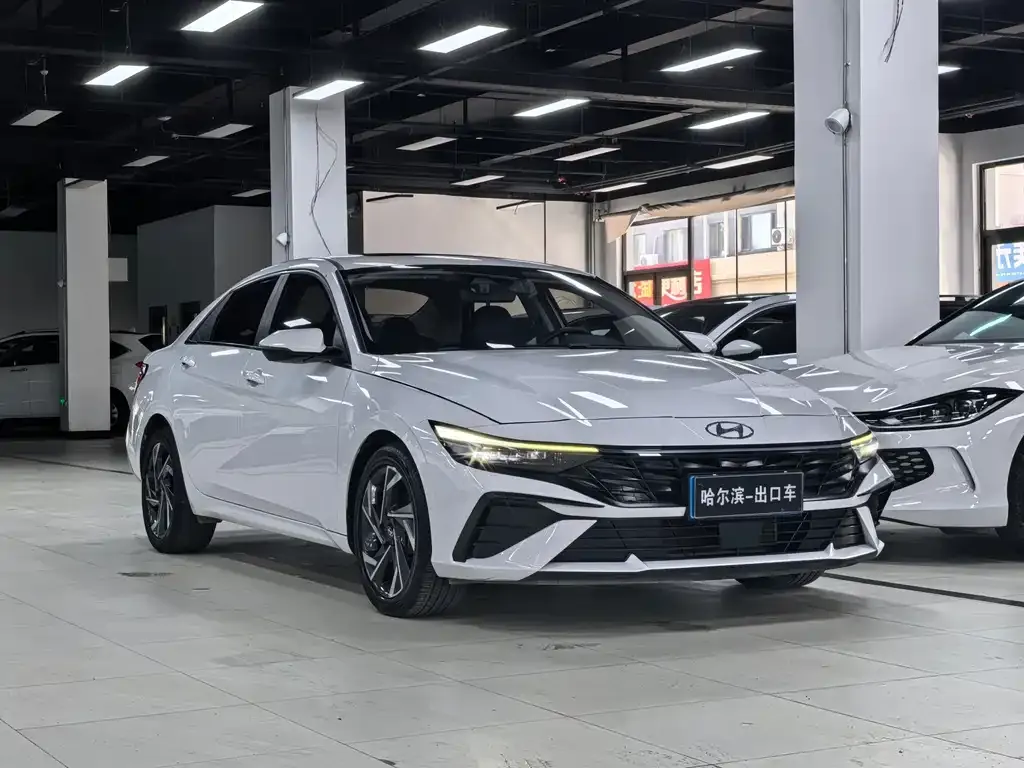 Hyundai Elantra — фото 7