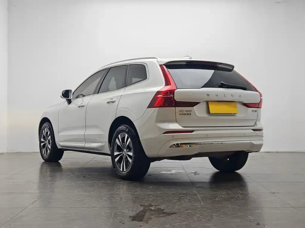 Volvo XC60 — фото 8
