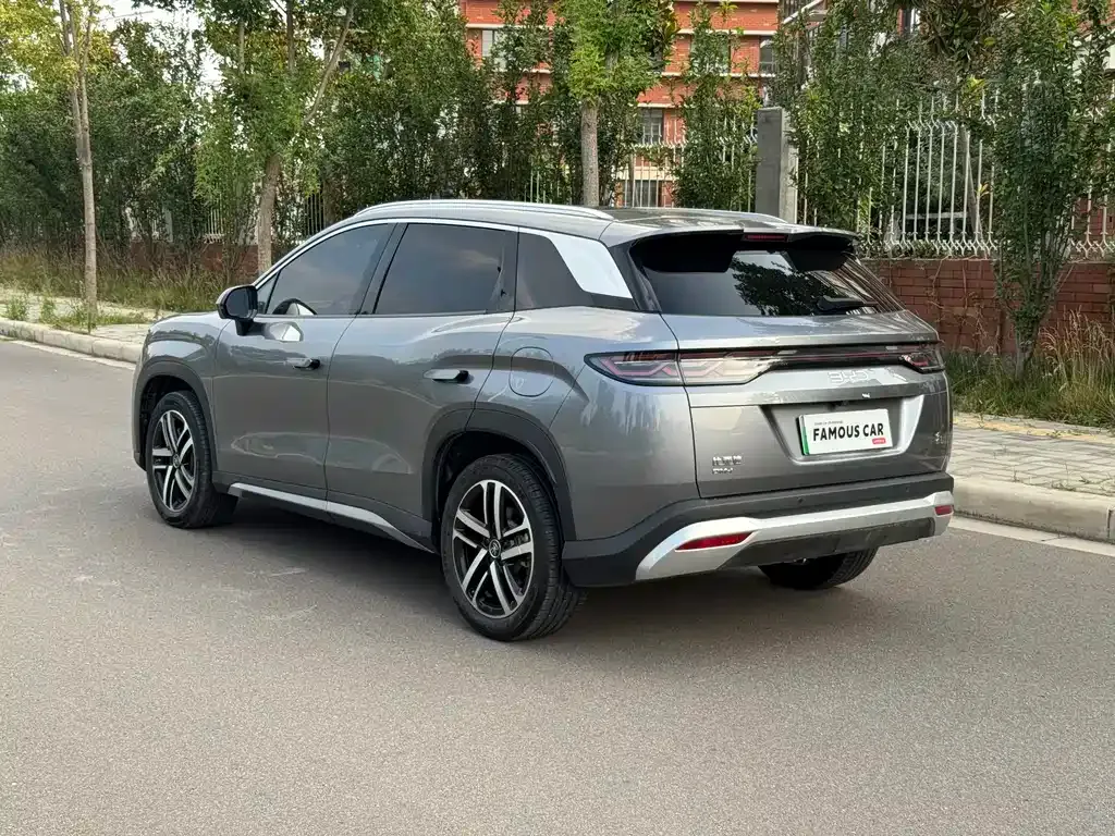 BYD L DM-i — фото 9